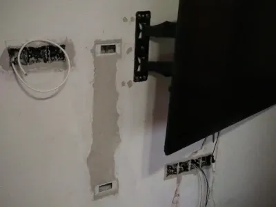 Enyesado de las regatas y cajetines Enyesado de regatas