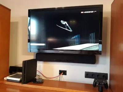 Barra de sonido colgada y funcionando Barra de sonido instalada