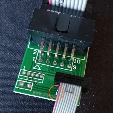 Pin 1 del adaptador, hilo rojo Pin 1 del adaptador con hilo rojo